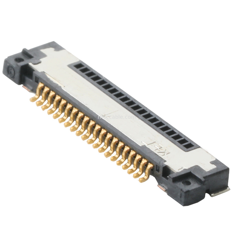 El conector de cable coaxial del micrófono del lado del tablero es tipo de ángulo recto