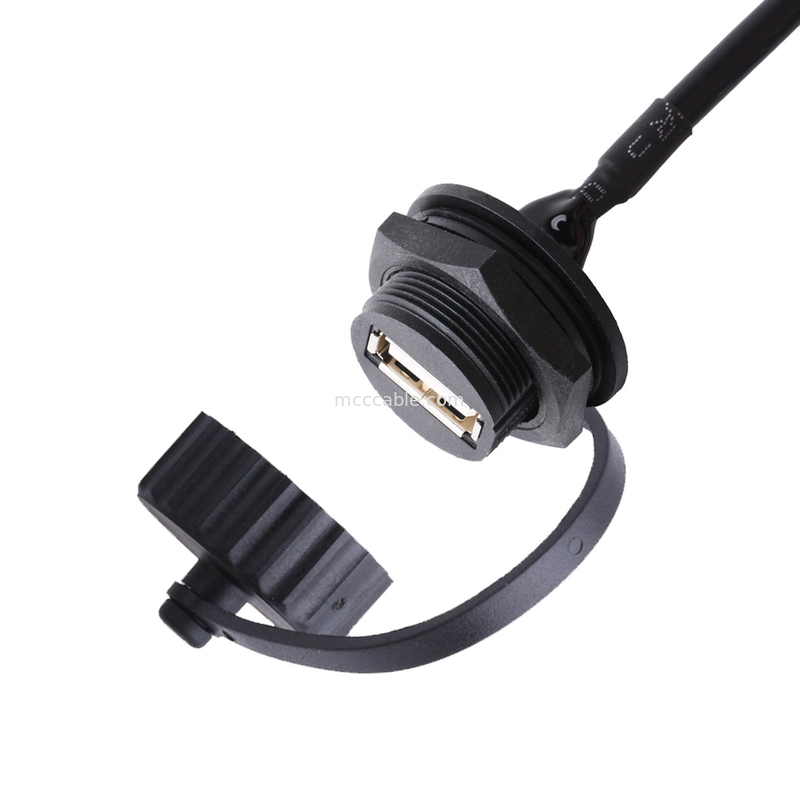 El USB 2,0 un conector hembra con el escudo y el casquillo a USB 2,0 un usb telegrafía hecho a medida