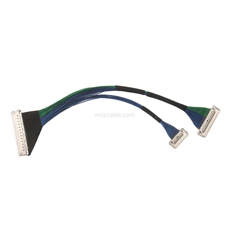 PLUS 20788 060T 01 0,4 mm de inclinación con el cable coaxial