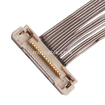 echada de 0.4m m HORAS micro DF36C-15P-0.4SD del cable coaxial a las HORAS DF36-30P-0.4SD